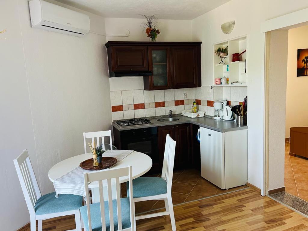 Polje  Apartments Adela חדר תמונה